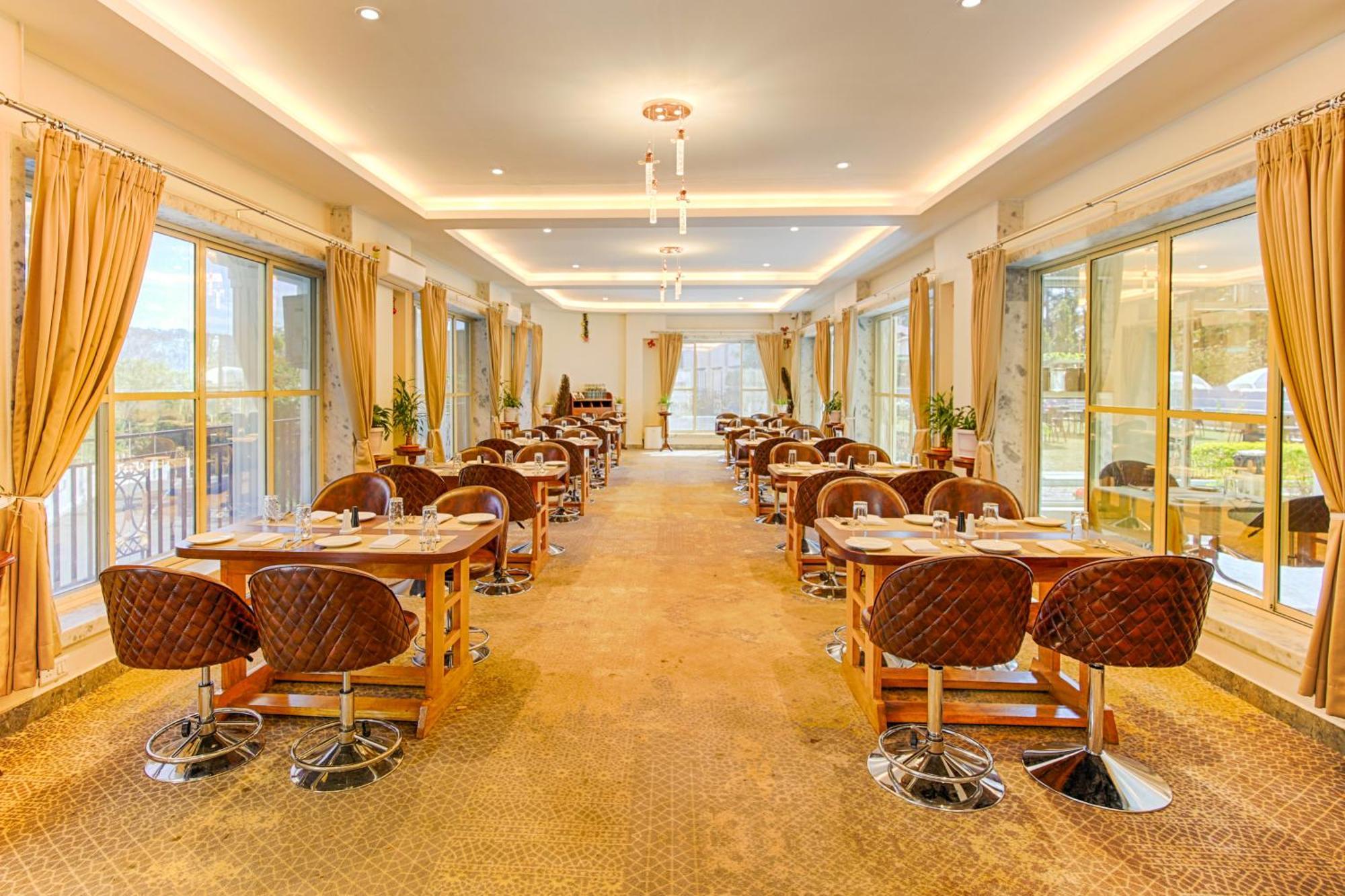 La Nicholas Lake View By Summit Hotels Shillong Extérieur photo