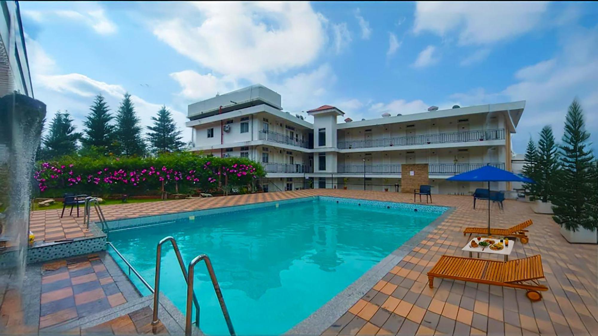 La Nicholas Lake View By Summit Hotels Shillong Extérieur photo